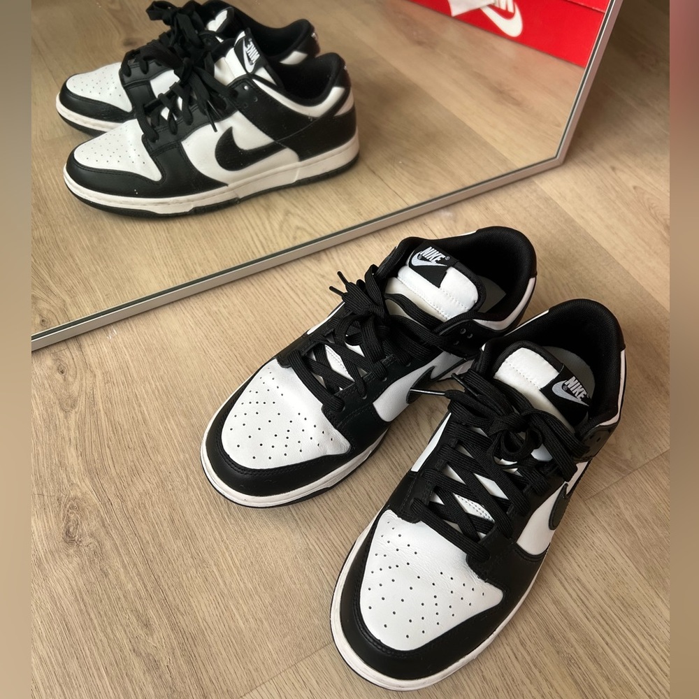 Nike low dunks panda black white